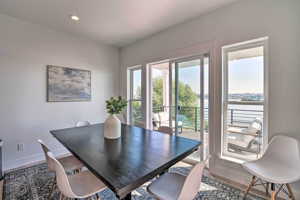 Picturesque Moses Lake House w/ Boating Dock