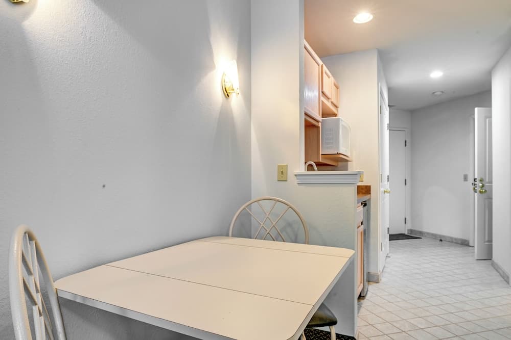 Pigeon Studio, Close to Saginaw Bay Waterfront!