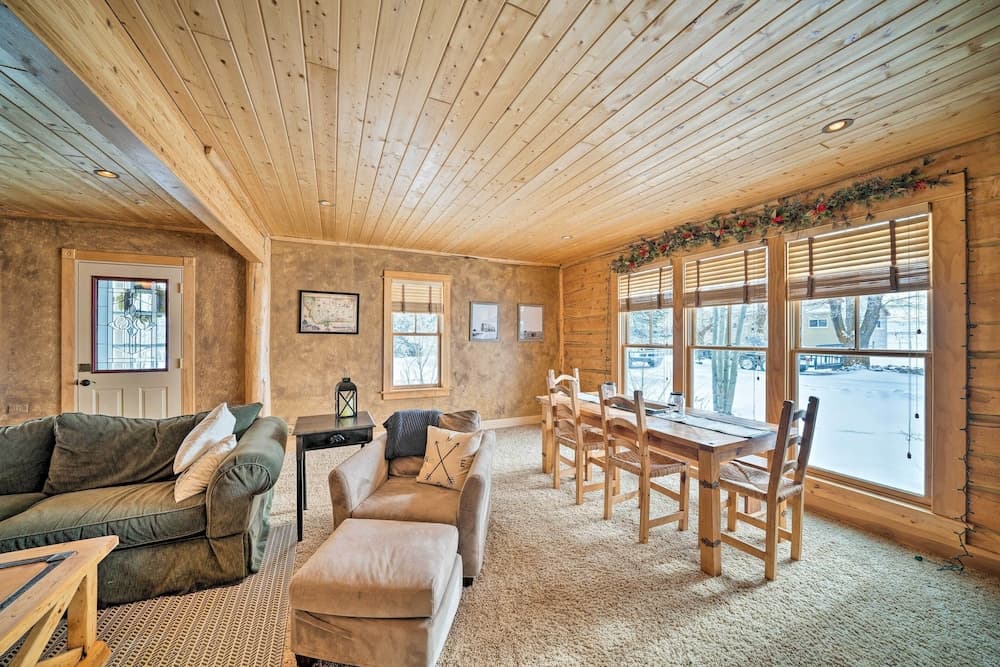 'the Farmstead' on 10 Acres w/ Mountain Views!