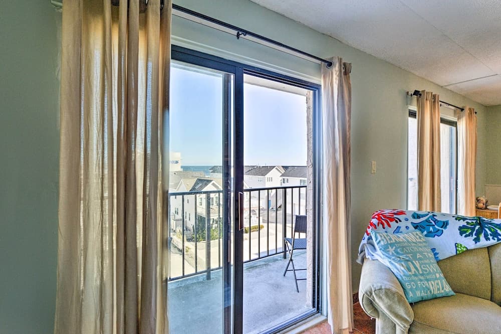 Simple North Wildwood Condo - Steps to Beach!