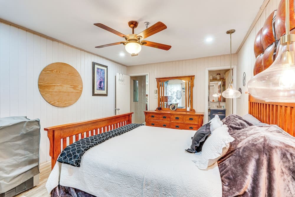 Walk to Slopes: Snowshoe Condo w/ Sunroom