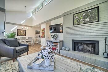 Sapphire Home w/ Grill & Pool Access