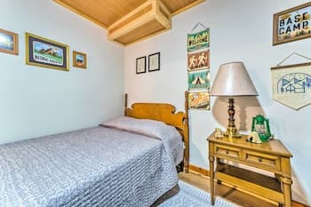 Mid-century Modern Newland Home w/ Fire Pit!