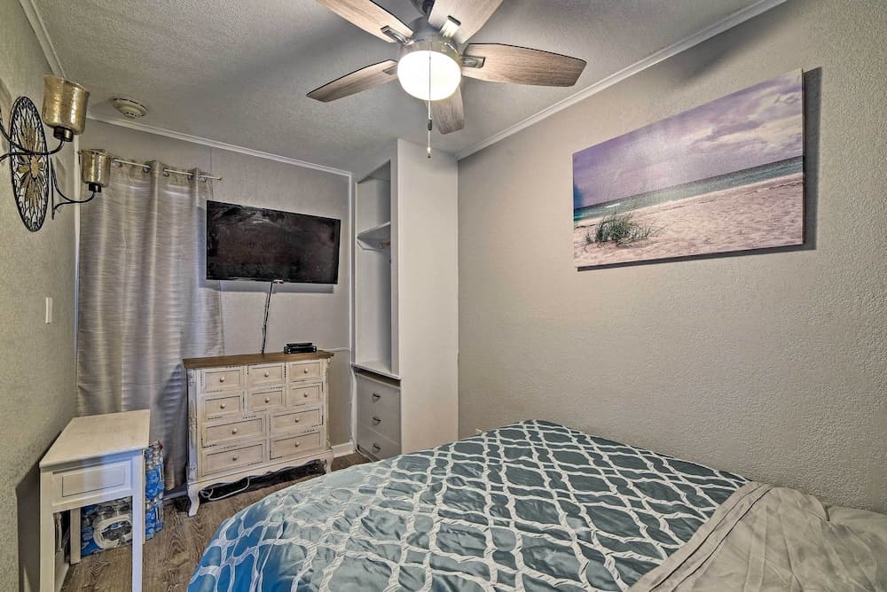 Oceanfront Corpus Christi Condo: Resort Perks!