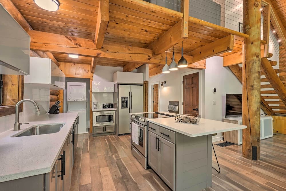 Provo Cabin w/ Mountain Views, Babbling Creek