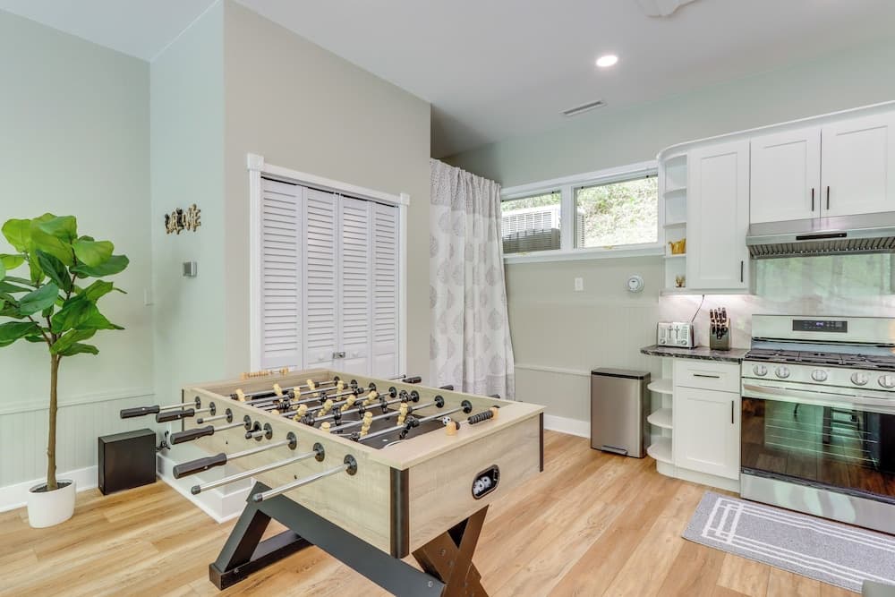 Riverfront Hayesville Retreat: Fishing & Kayaking!