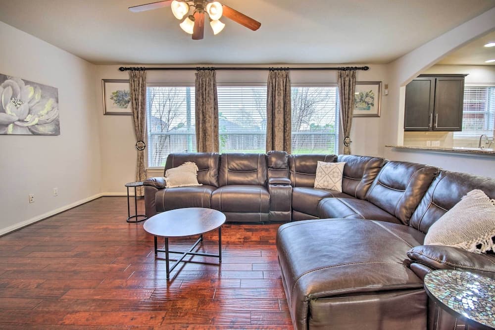 Spacious Richmond Home: Close to Parks & Shopping