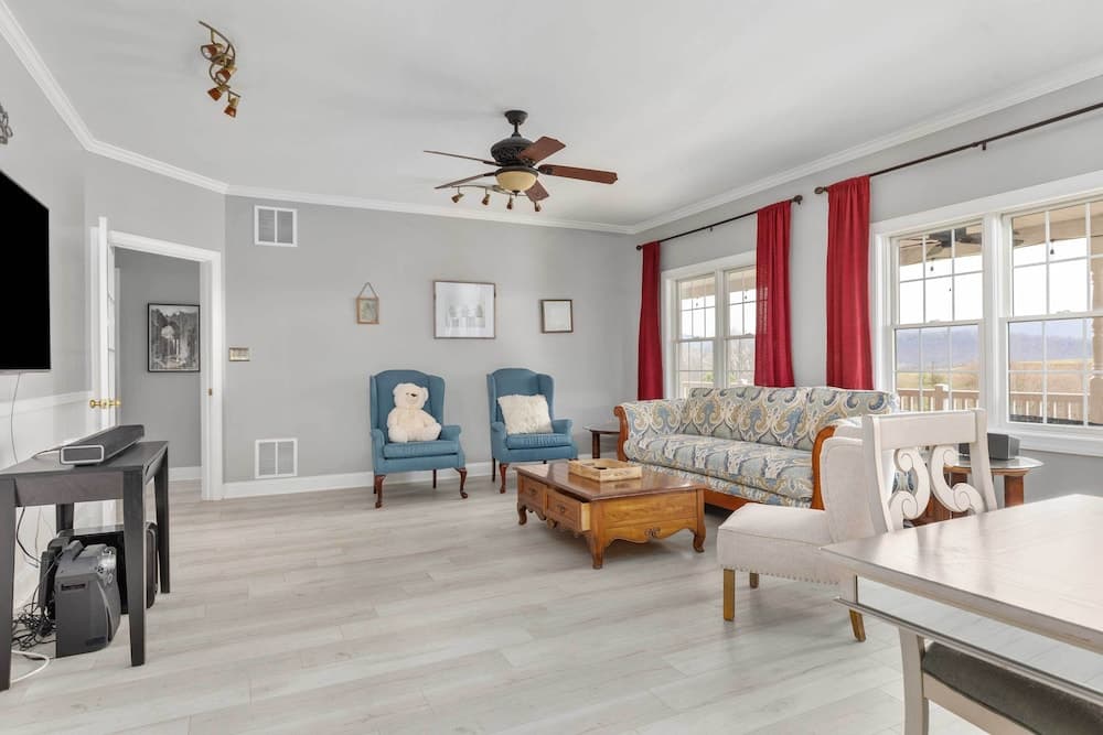 Stunning Former Winery w/ Pool & Mtn Views!