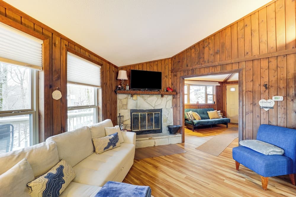Beech Mountain Cabin w/ Deck: Half-mi to Skiing