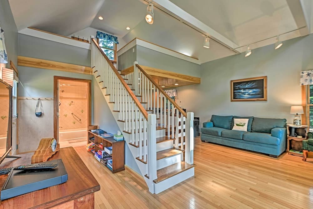 Charming Stonington Studio w/ Ocean Views!