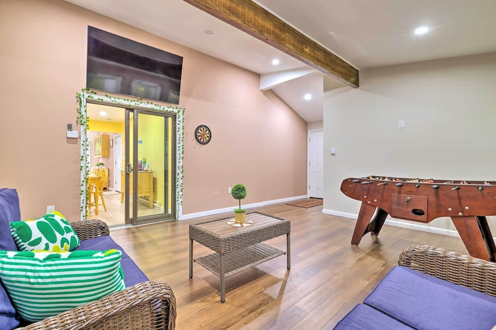 15 Mi to Skiing: Charming Tobyhanna Cottage!