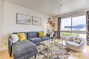 Cheerful Emeryville Condo ~ 10 Mi to San Fran