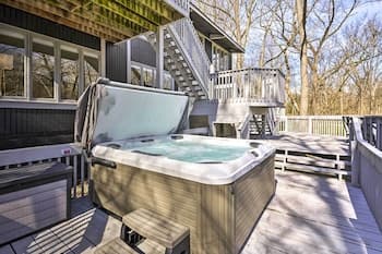 Columbus Home With Private Hot Tub & River View!