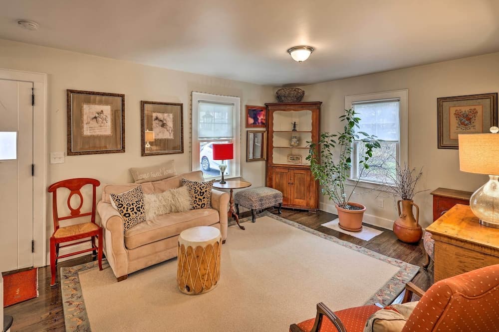 Bridgeport Vacation Rental - Walk to Beach!