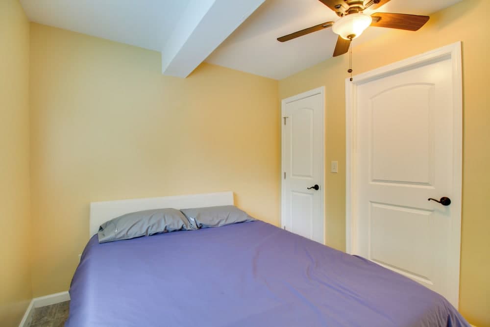 Cozy Goode Cabin w/ Deck ~ 17 Mi to Lynchburg