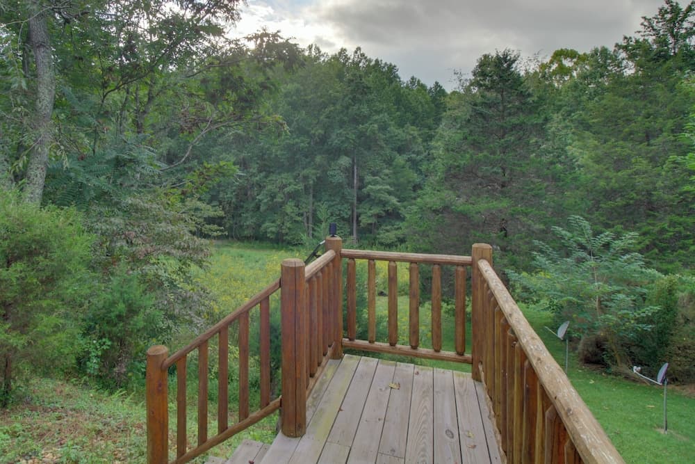 Cozy Goode Cabin w/ Deck ~ 17 Mi to Lynchburg