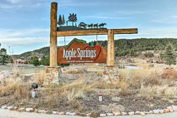 Great 5BR Deadwood Area Home W/hot Tub & Game Room