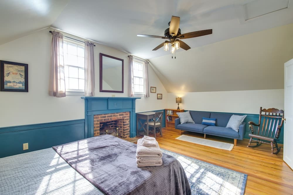 Idyllic Appomattox Home w/ Porch & Rocking Chairs!