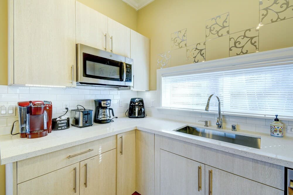 Luxe Federal Way Rental - Walk to the Water!