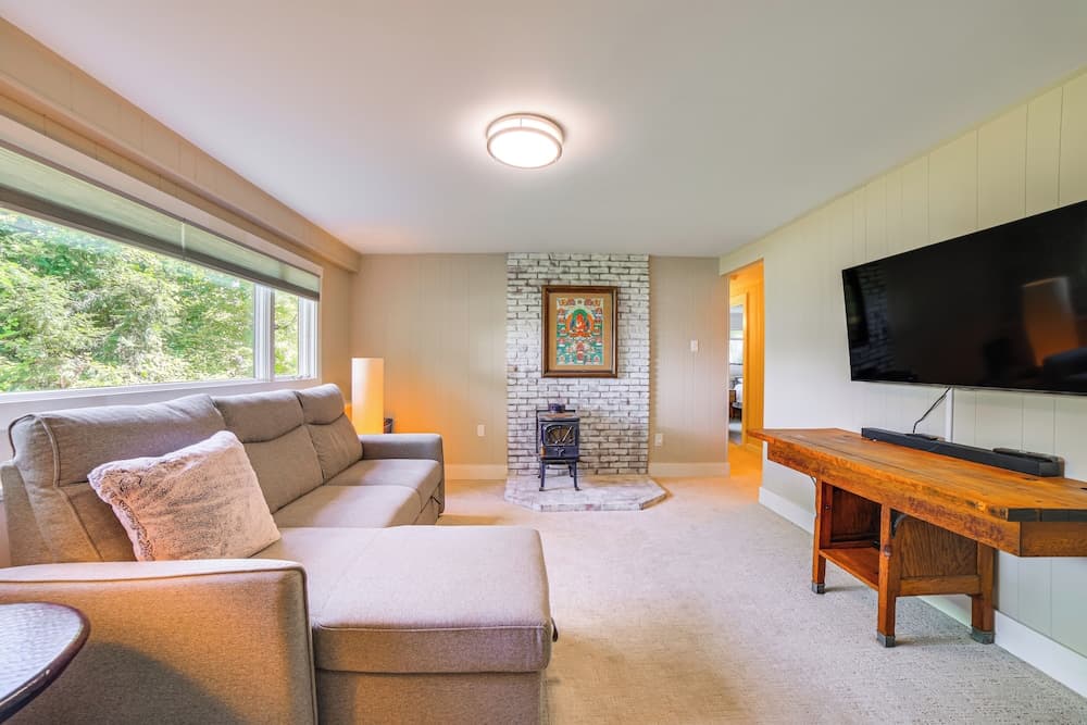 Inviting Vermont Home On Mount Ascutney!