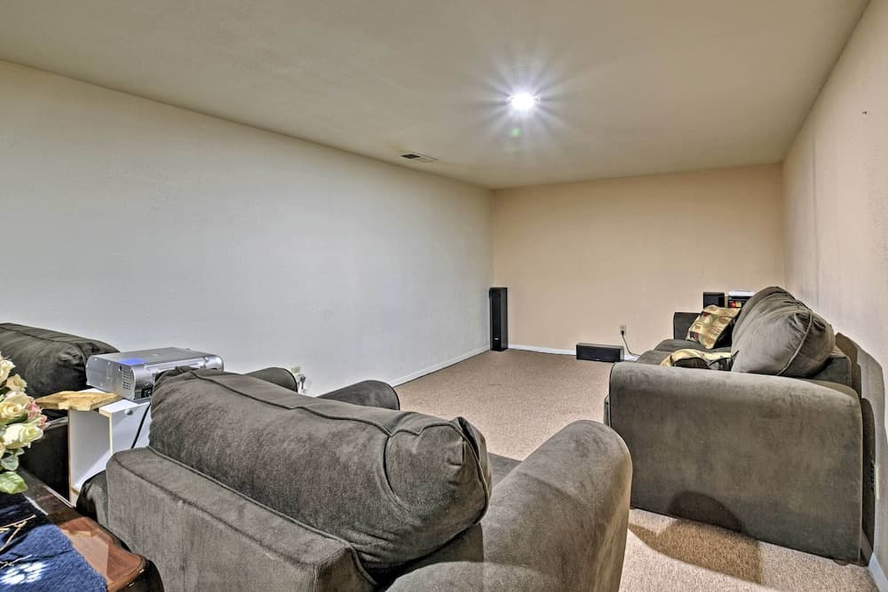 Mom's Place in Jemez - 1 Mi to Hot Spring