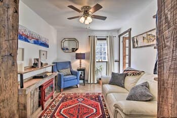 Modern, Dog-friendly Getaway on Cane River!