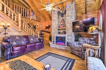 'moose Cove' Retreat on Douglas Lake!