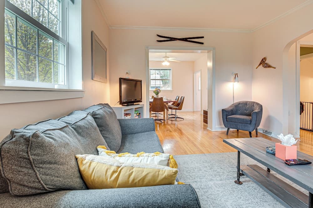 17 Mi to Porkies: Getaway Steps to Beach & Main St