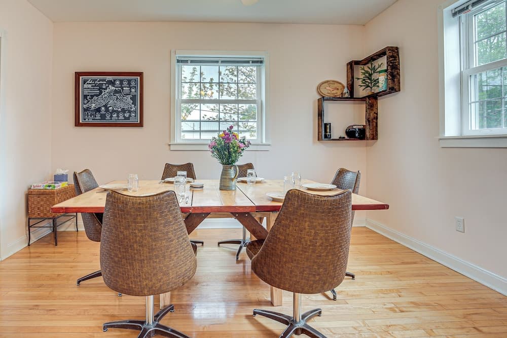 17 Mi to Porkies: Getaway Steps to Beach & Main St