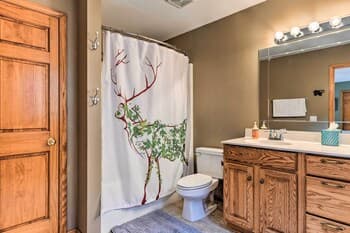 Pet-friendly Home w/ Deck + Mountain Views!