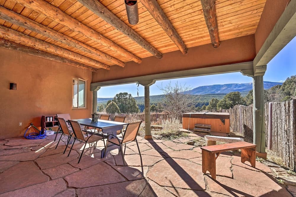 Peaceful New Mexico Retreat w/ Panoramic Mtn Views