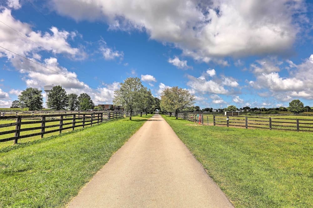 Peaceful Lebanon Farmhouse/ranch w/ Pool!