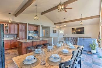 Pottsboro Home < Half-mi to Lake Texoma!