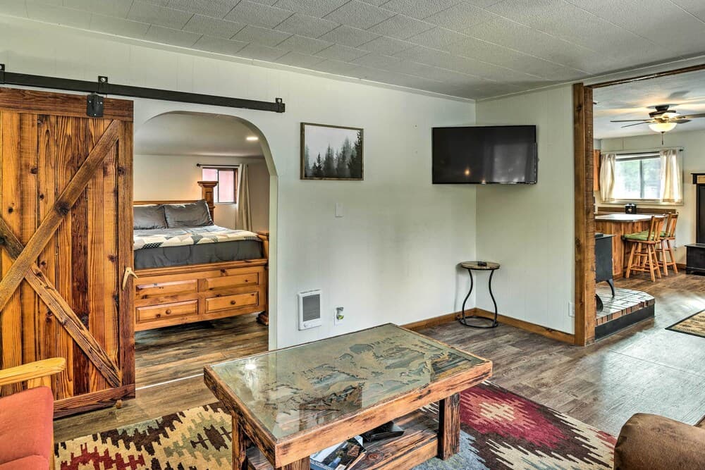 Private La Pine Cabin Rental: 30 Mi to Bend!