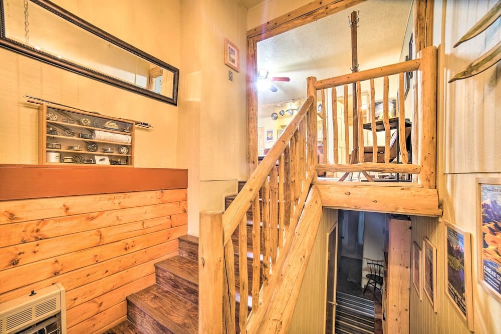Rustic Condo w/ Patio: Walk to Angel Fire Resort!
