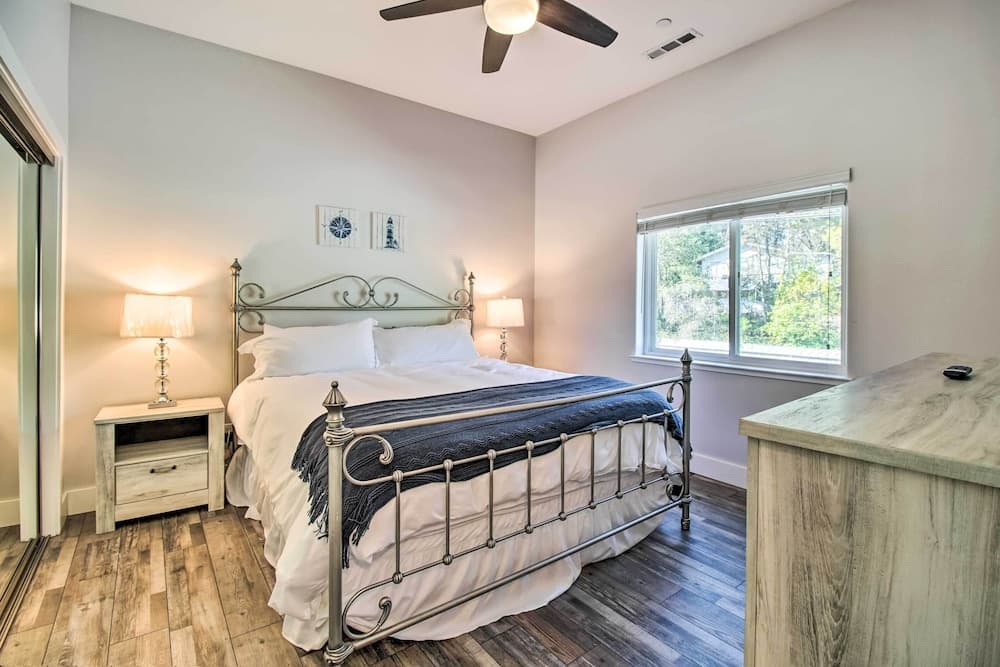 Spacious Lakeport House on Clear Lake w/ Dock