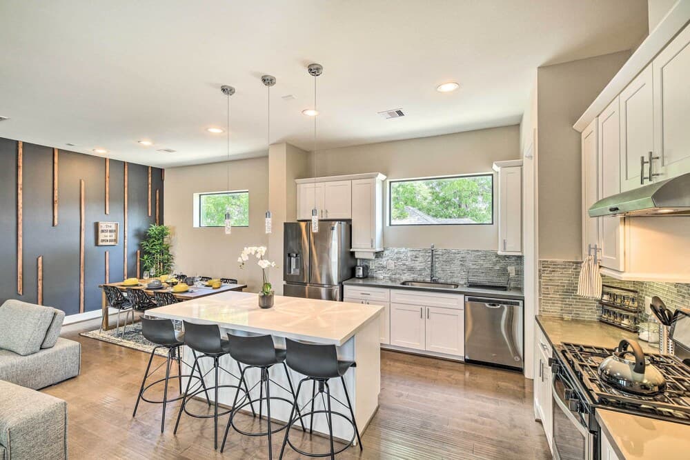 Stylish Houston Townhome ~ 3 Mi to Downtown!