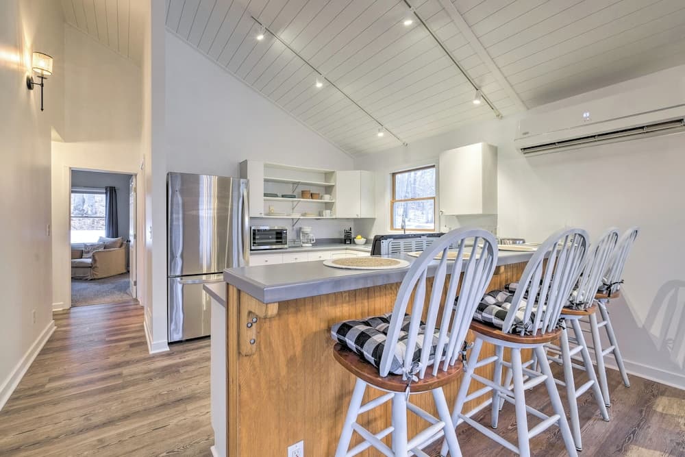 Walloon Lake Vacation Rental: Walk to Water!