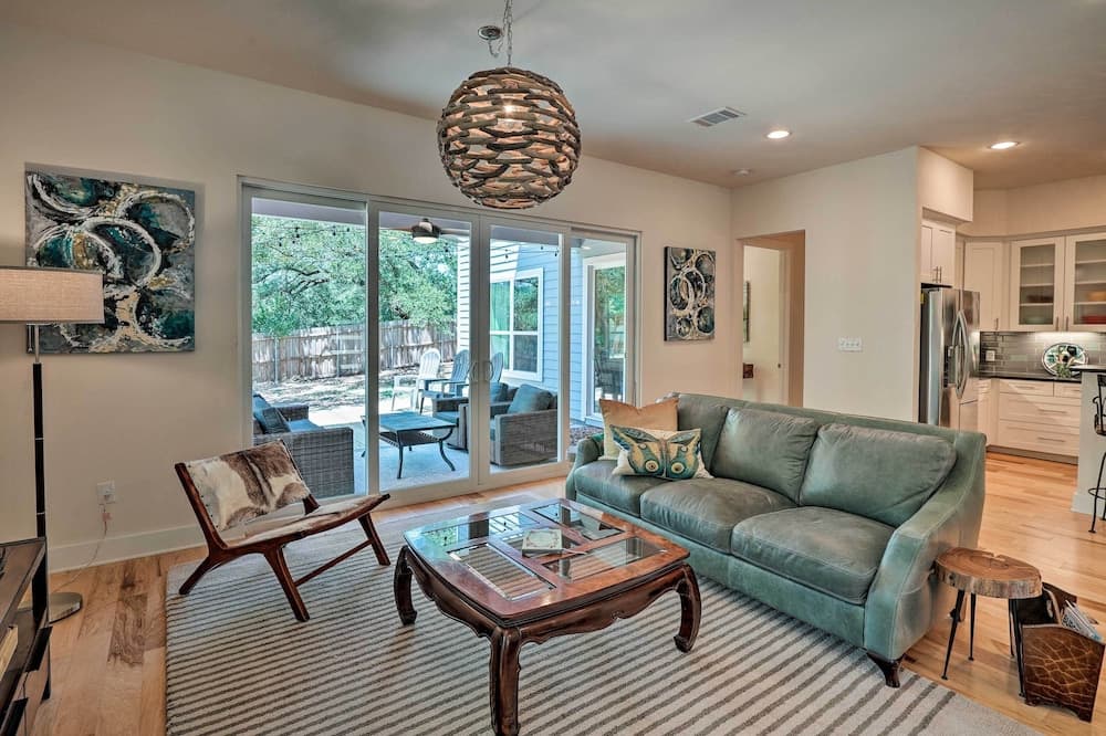 Walk to Lake Austin: Spacious Getaway w/ Patio