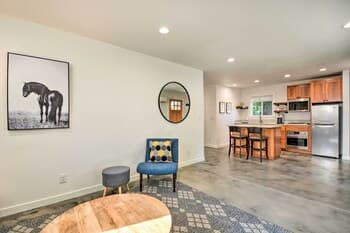 Adorable Grants Pass Home Near Rogue River!