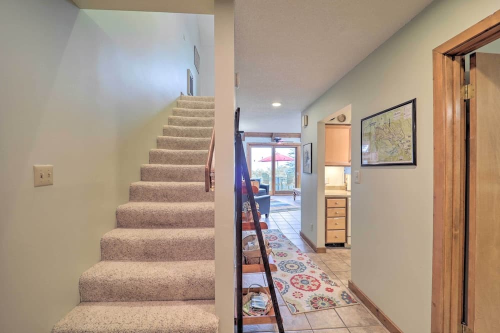 Beech Mountain Ski Condo w/ Private Balcony!