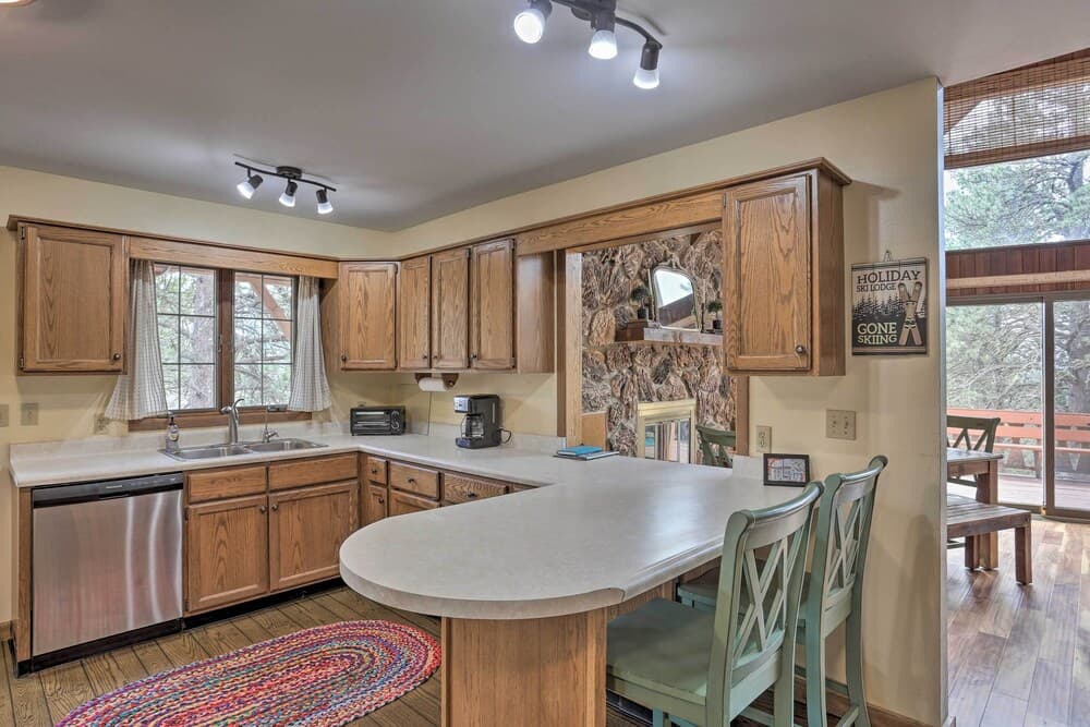 Black Hills Hideaway w/ Wraparound Deck & Hot Tub!