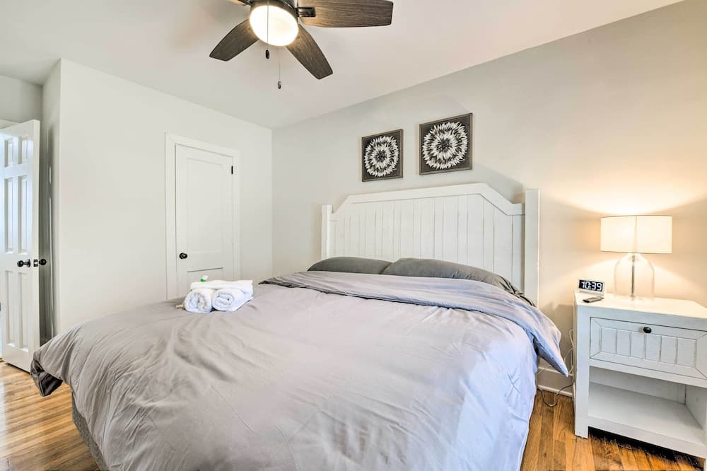 Chic Charlotte Retreat < 3 Miles to Downtown!