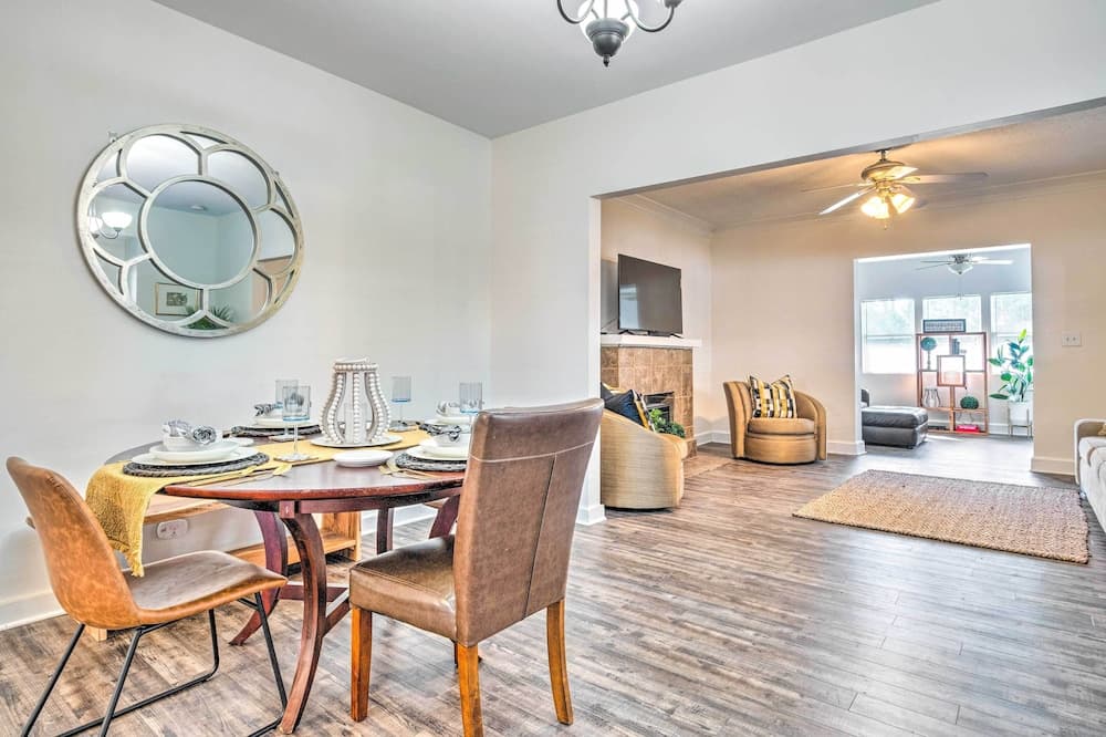 Near Family Fun! Centrally Located Indy Charmer