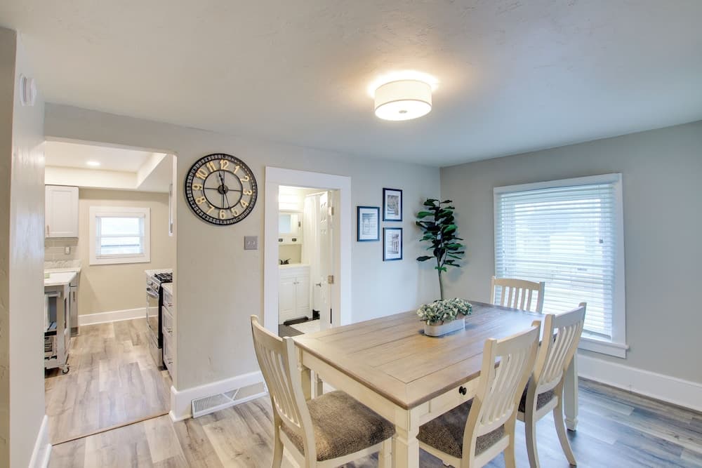 Family-friendly House: Walk to Lake Michigan!