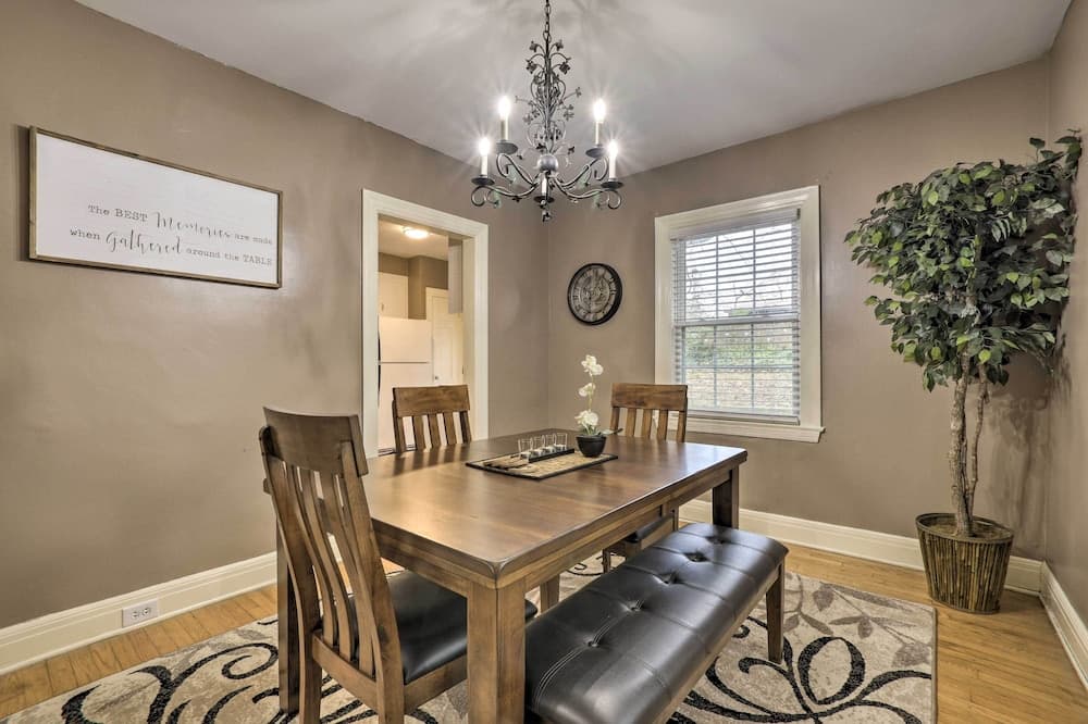 Chic & Cozy Greensboro Home, 2 Mi to Dtwn!