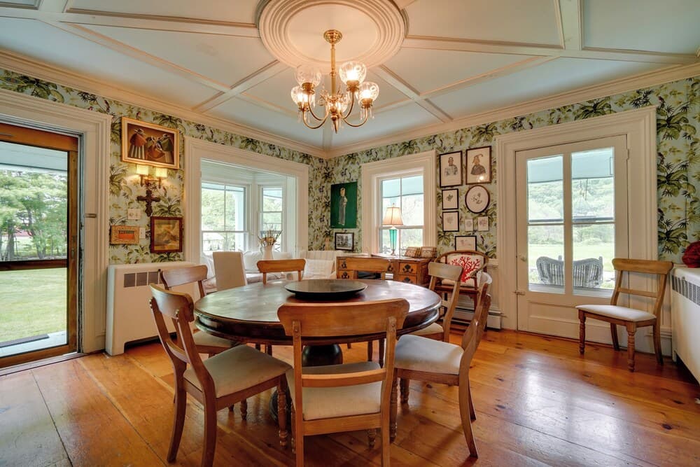 Gorgeous Victorian-style House w/ Hilltop Pool!