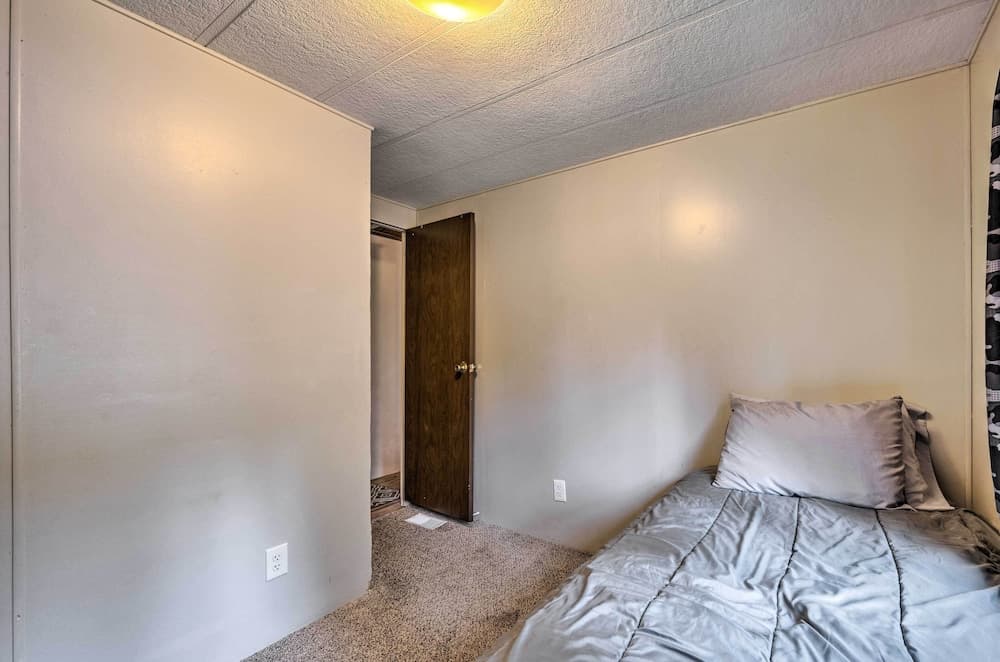 Cute Donnelly Cabin in the Woods w/ Fire Pit!