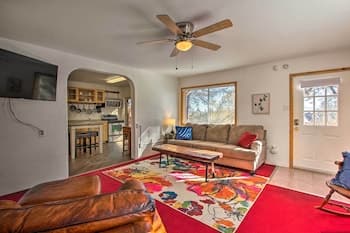 'fox Cottage' - Quiet Escape w/ Private Deck!