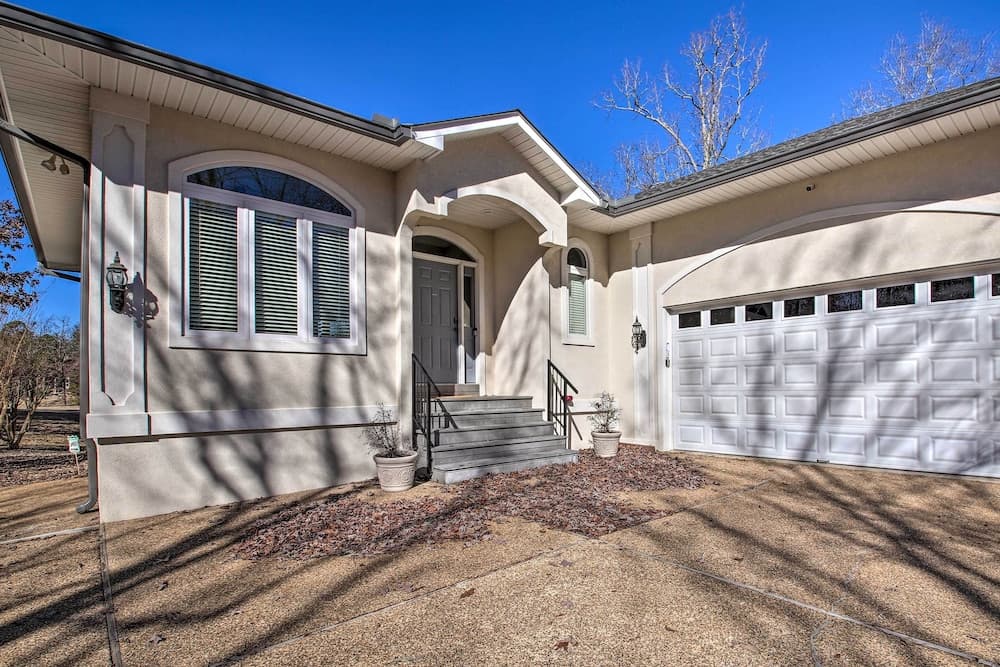 Hot Springs Village Home on Golf Course!